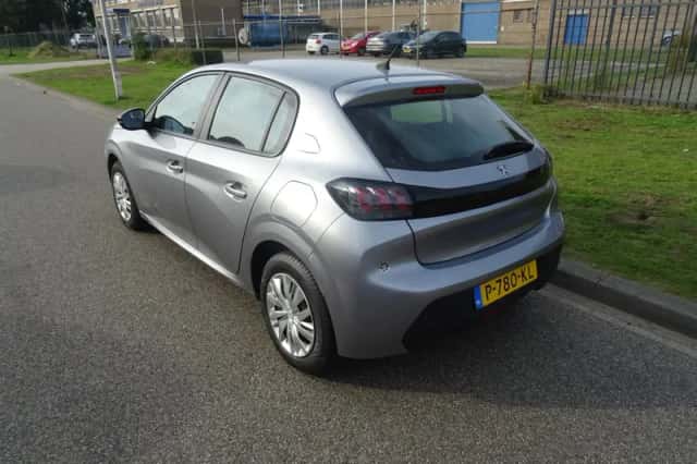 Peugeot 208 (2022) thumbnail 3