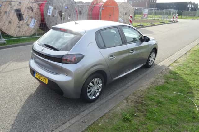 Peugeot 208 (2022) thumbnail 5