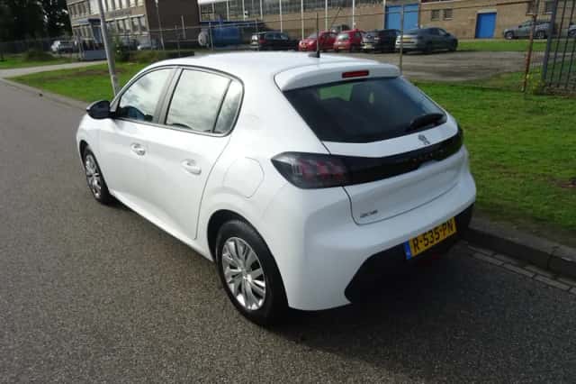 Peugeot 208 (2022) thumbnail 3