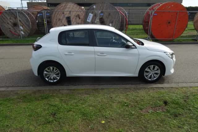 Peugeot 208 (2022) thumbnail 6