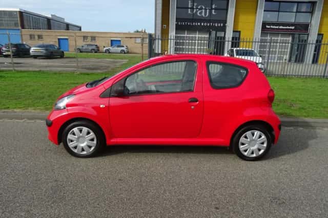 Toyota Aygo (2008) thumbnail 2