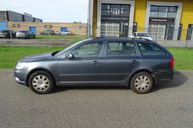 Škoda Octavia (2011) thumbnail 2