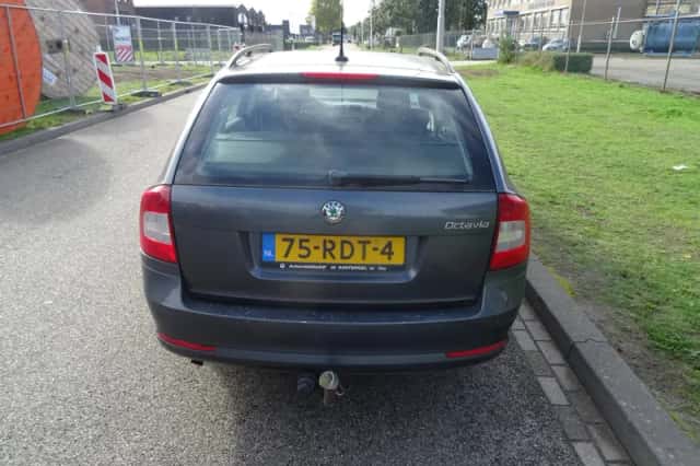 Škoda Octavia (2011) thumbnail 4