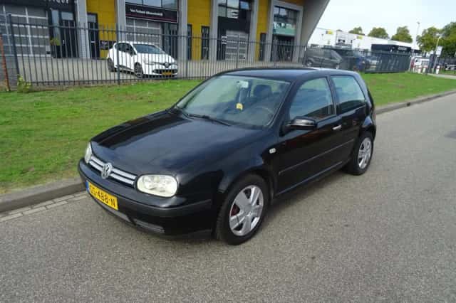 Volkswagen Golf (2002) thumbnail 1
