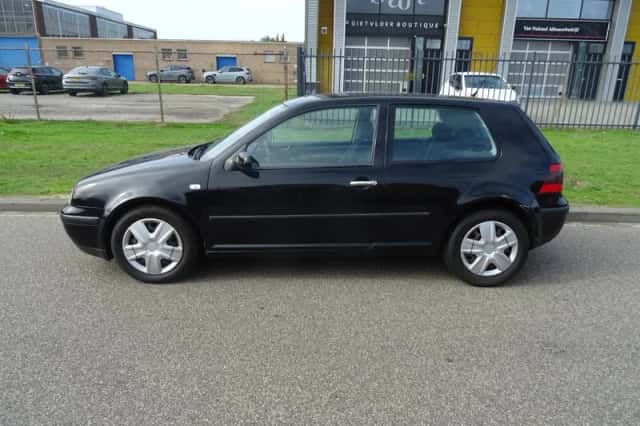 Volkswagen Golf (2002) thumbnail 2