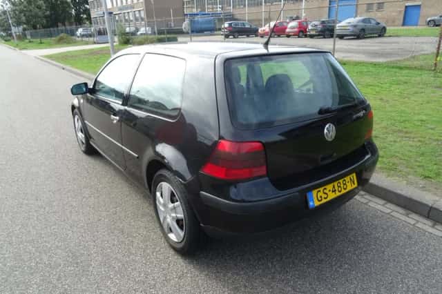 Volkswagen Golf (2002) thumbnail 3