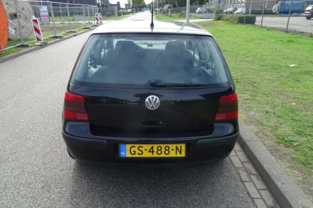 Volkswagen Golf (2002) thumbnail 4