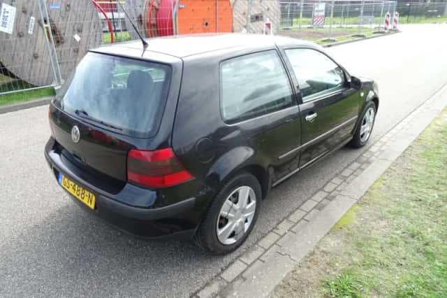 Volkswagen Golf (2002) thumbnail 5