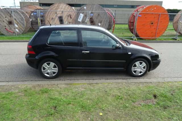 Volkswagen Golf (2002) thumbnail 6
