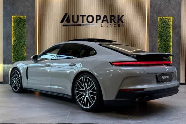 Porsche Panamera (2024) thumbnail 4