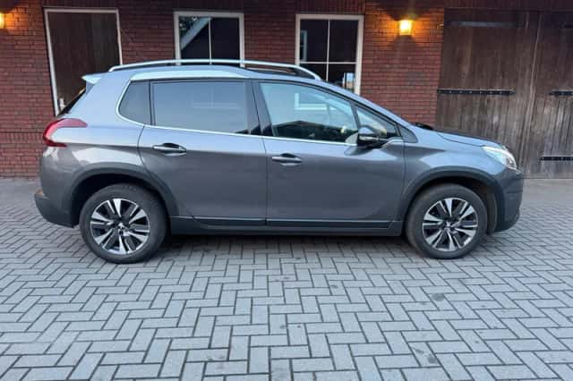Peugeot 2008 (2018) thumbnail 4