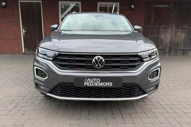Volkswagen T-Roc (2021) thumbnail 2