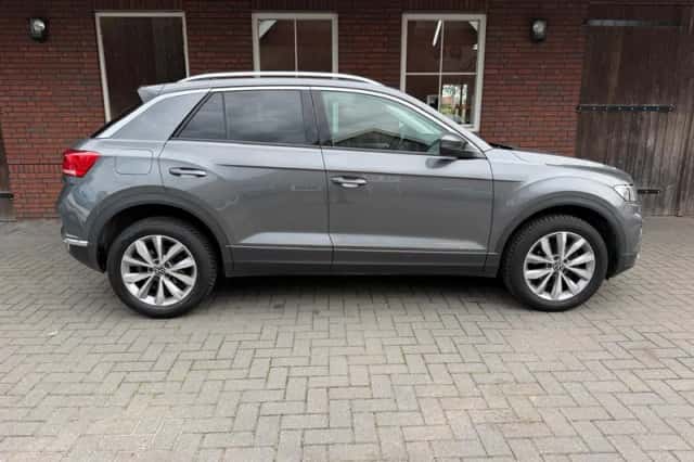 Volkswagen T-Roc (2021) thumbnail 5