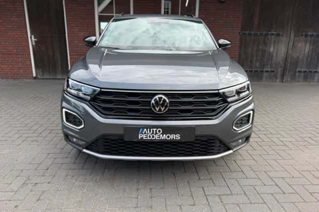 Volkswagen T-Roc (2021) thumbnail 2