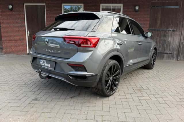 Volkswagen T-Roc (2021) thumbnail 3