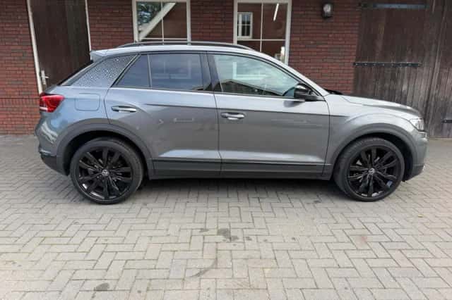 Volkswagen T-Roc (2021) thumbnail 4