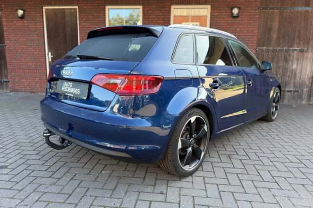 Audi A3 (2015) thumbnail 3