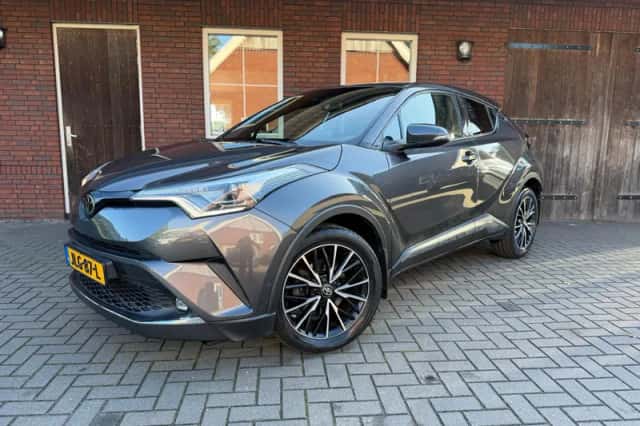 Toyota C-HR (2017) thumbnail 1