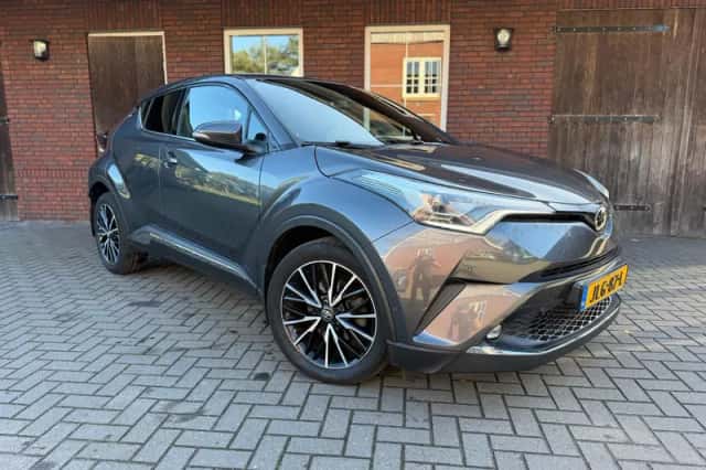 Toyota C-HR (2017) thumbnail 5