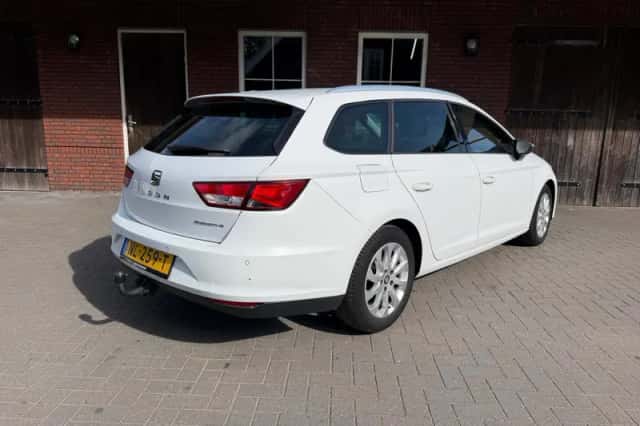 SEAT Leon (2017) thumbnail 3