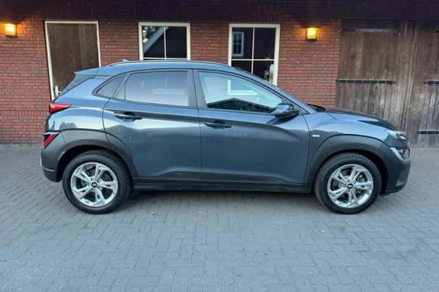 Hyundai Kona (2021) thumbnail 4