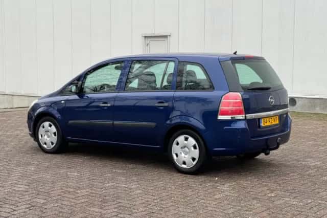 Opel Zafira (2005) thumbnail 3