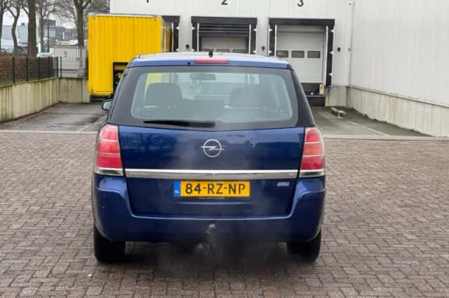 Opel Zafira (2005) thumbnail 4