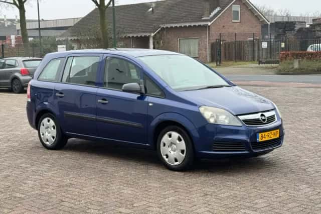Opel Zafira (2005) thumbnail 5