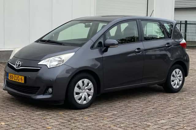 Toyota Verso (2012) thumbnail 1