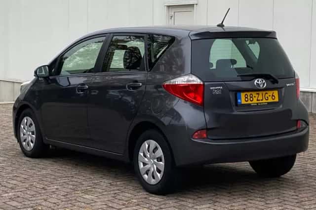 Toyota Verso (2012) thumbnail 3