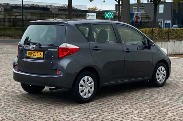 Toyota Verso (2012) thumbnail 5