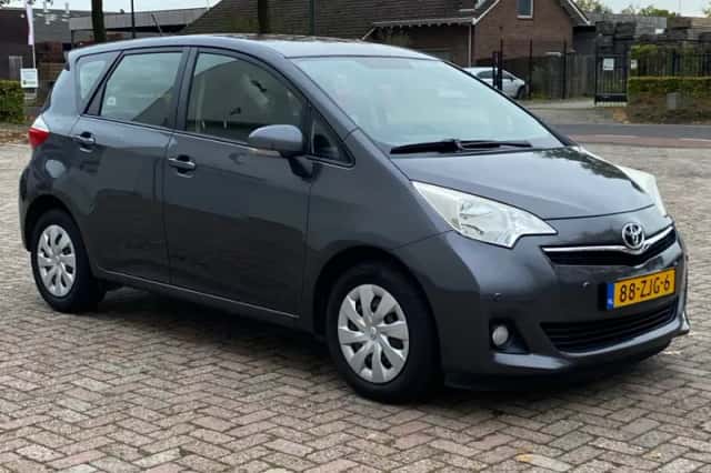 Toyota Verso (2012) thumbnail 6