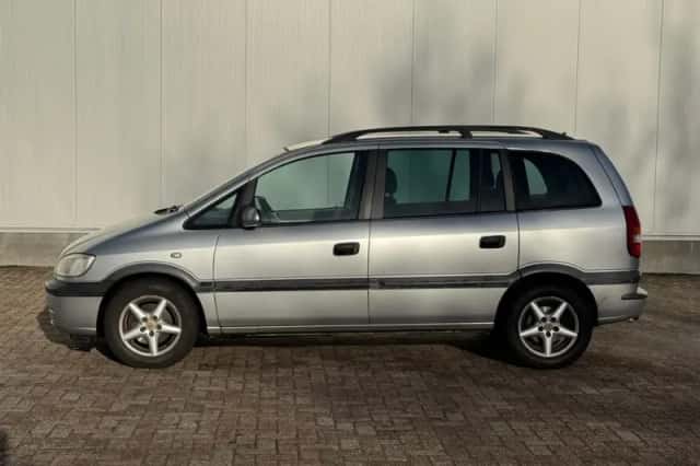 Opel Zafira (2000) thumbnail 2