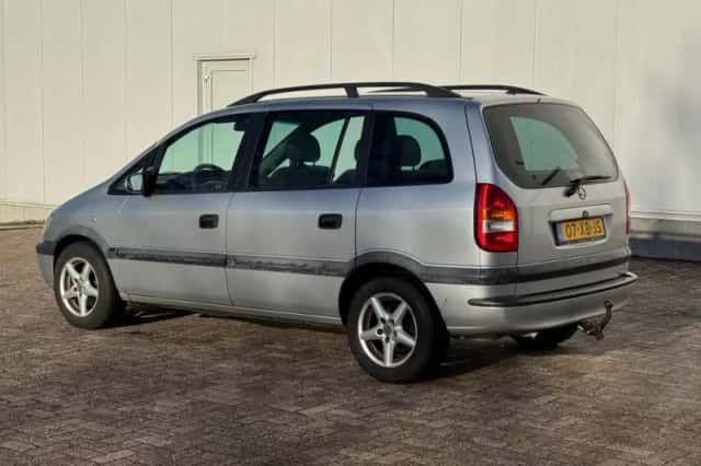 Opel Zafira (2000) thumbnail 3