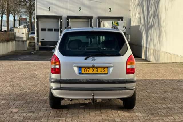 Opel Zafira (2000) thumbnail 4