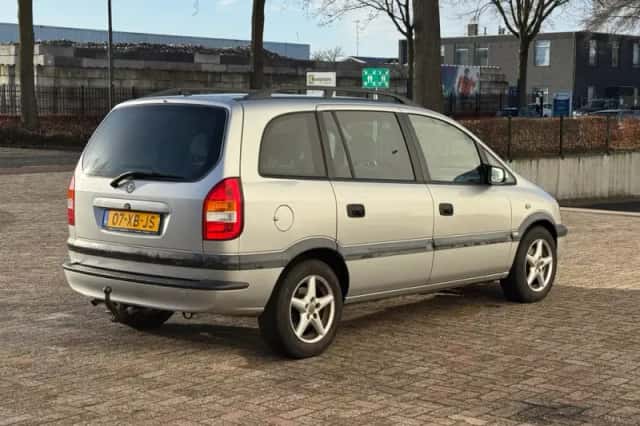 Opel Zafira (2000) thumbnail 5