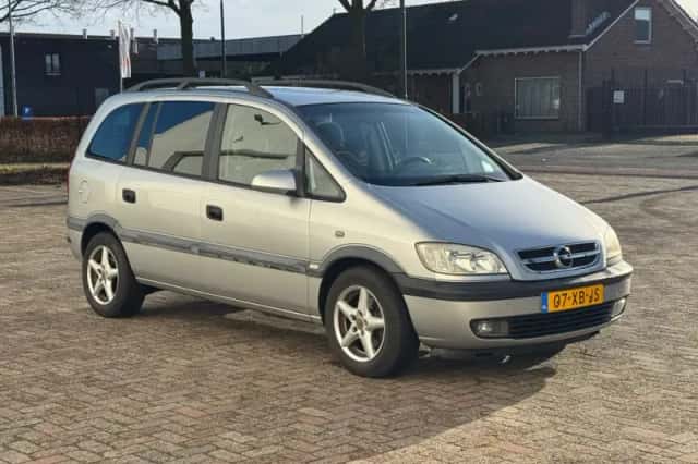 Opel Zafira (2000) thumbnail 6