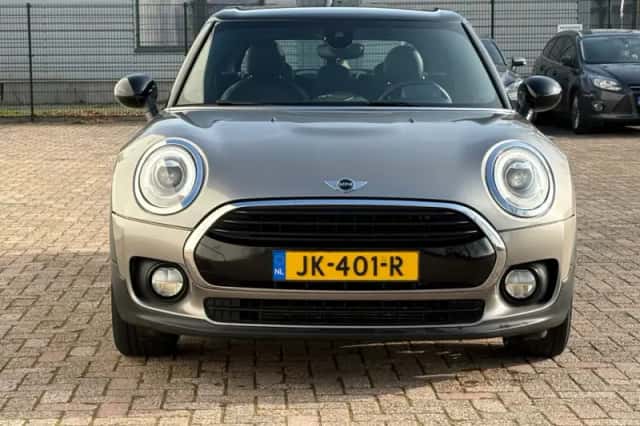 MINI Clubman (2016) thumbnail 2