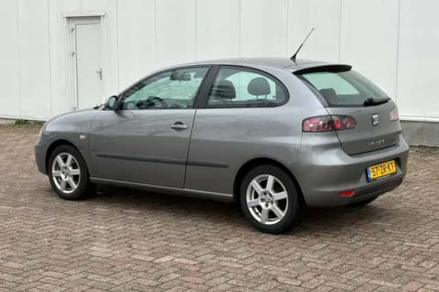 SEAT Ibiza (2008) thumbnail 3