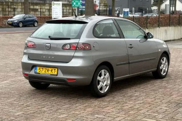 SEAT Ibiza (2008) thumbnail 4