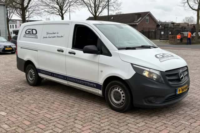 Mercedes-Benz Vito (2017) thumbnail 2