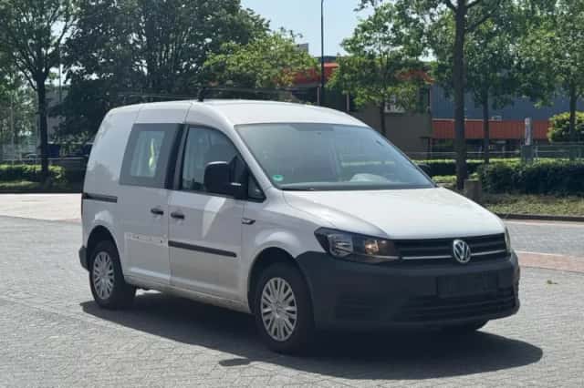 Volkswagen Caddy (2016) thumbnail 2