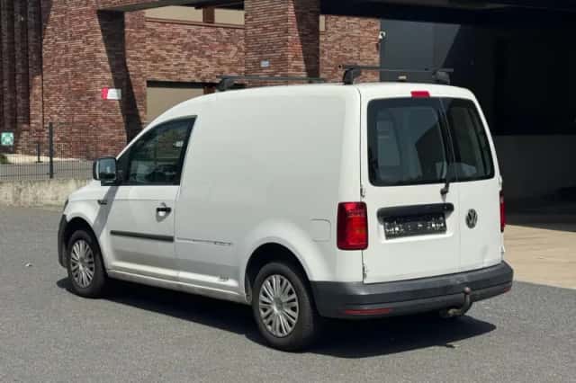 Volkswagen Caddy (2016) thumbnail 3