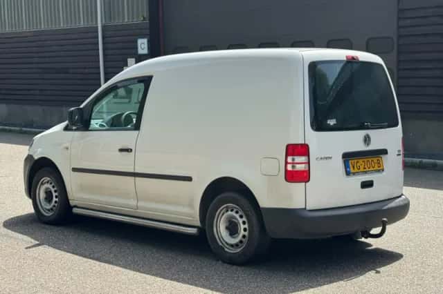 Volkswagen Caddy (2013) thumbnail 2