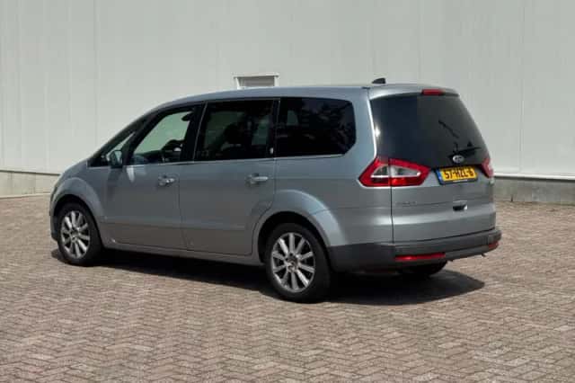 Ford Galaxy (2009) thumbnail 2