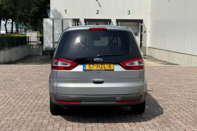 Ford Galaxy (2009) thumbnail 3