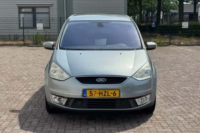 Ford Galaxy (2009) thumbnail 4