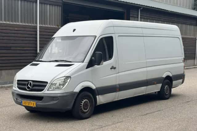 Mercedes-Benz Sprinter (2012) thumbnail 1