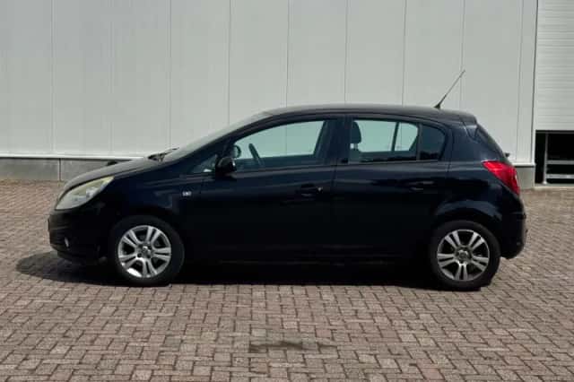 Opel Corsa (2009) thumbnail 2