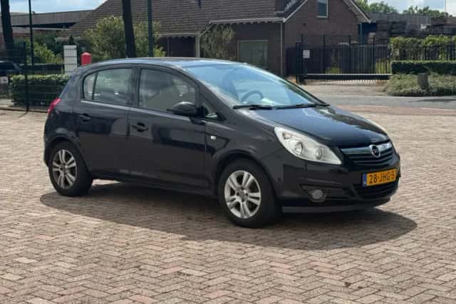 Opel Corsa (2009) thumbnail 4